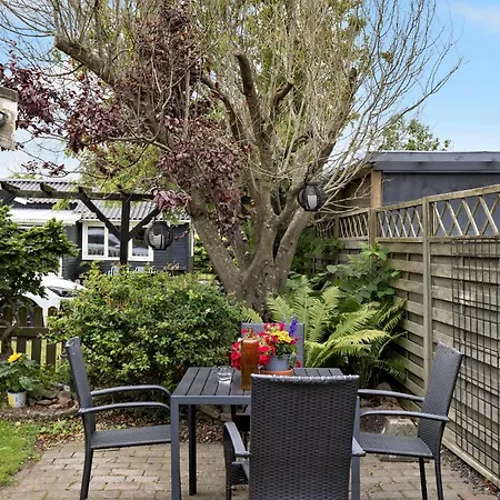 2 Bedroom Gorgeous In Semesterbostad