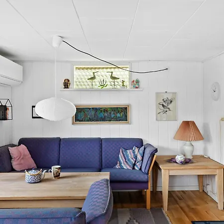 2 Bedroom Gorgeous In Semesterbostad