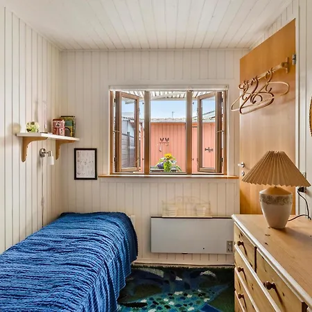 2 Bedroom Gorgeous In Semesterbostad